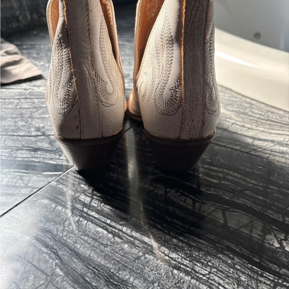 Myra handmade ankle boots - Picture 6 of 6